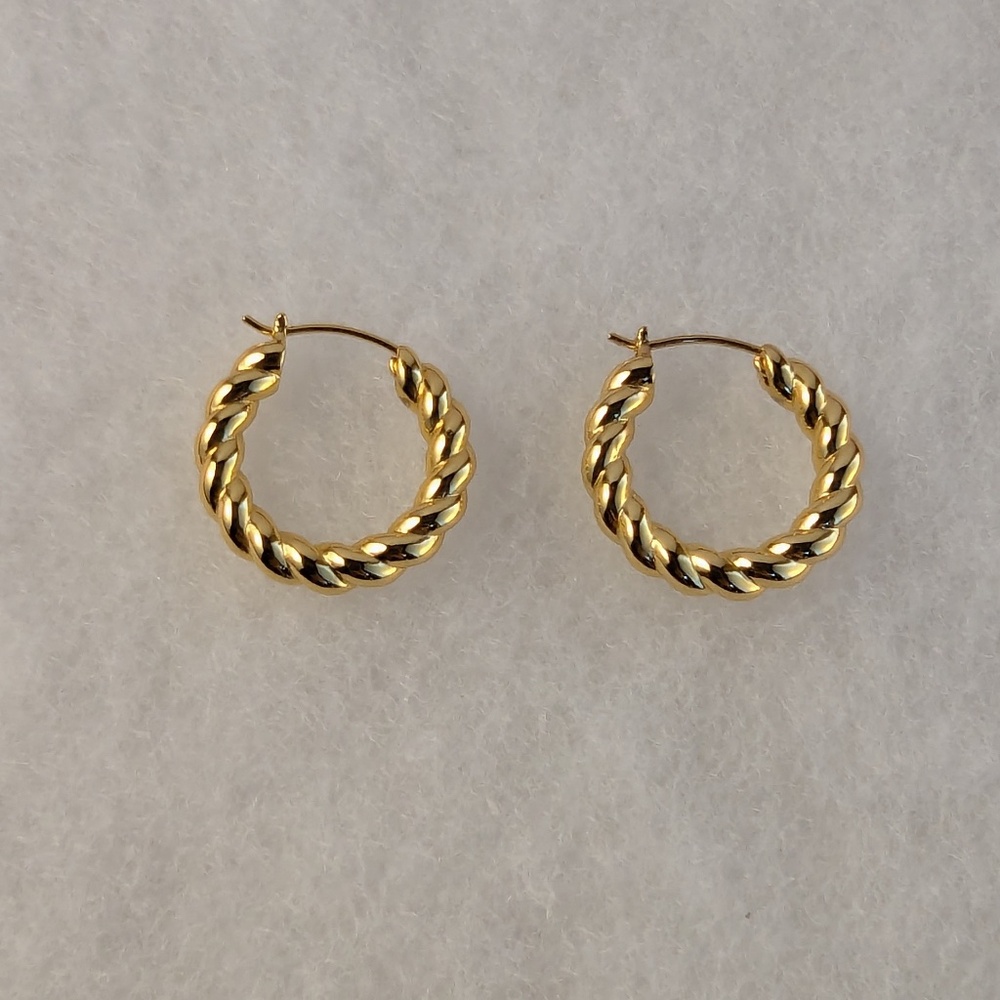 Gorjana Crew Hoops